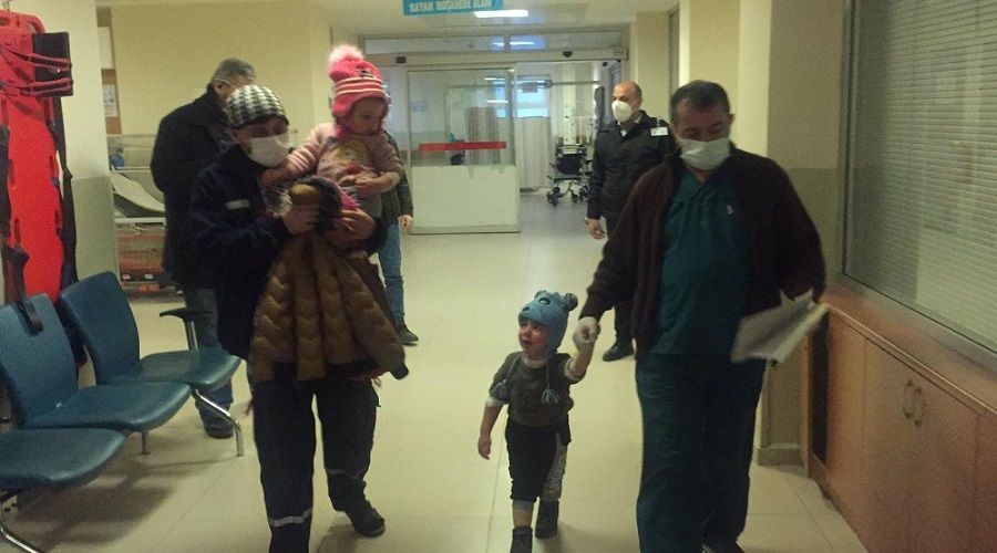 Bak sen �u ikizlerin yapt���na!