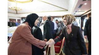 Bakan Göktaş, sosyal medya düzenlemesi için STK temsilcileriyle bir araya geldi