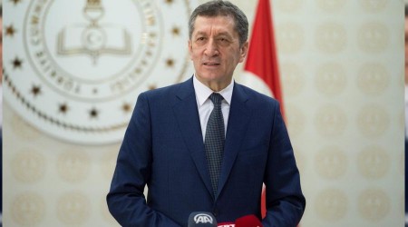 Bakan Selçuk'tan erteleme için özür