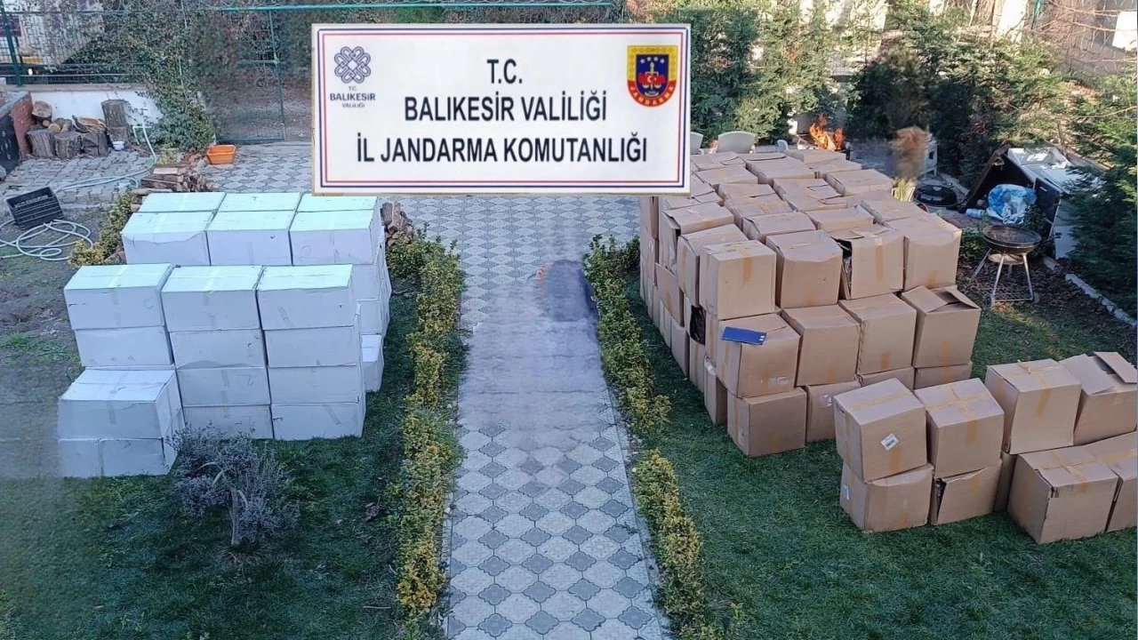 Bal�kesir'de bir ton 275 kilogram ka�ak t�t�n ele ge�irildi