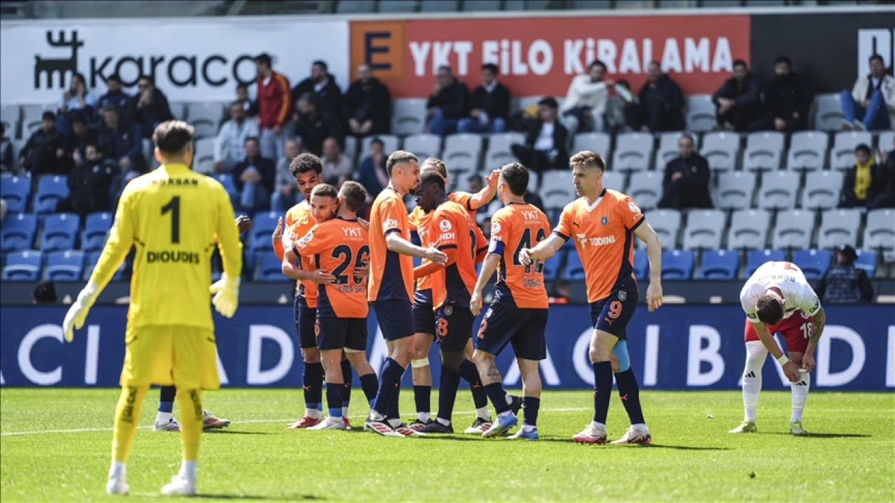 Başakşehir galip geldi... Selçuk İnan kırmızı kart gördü