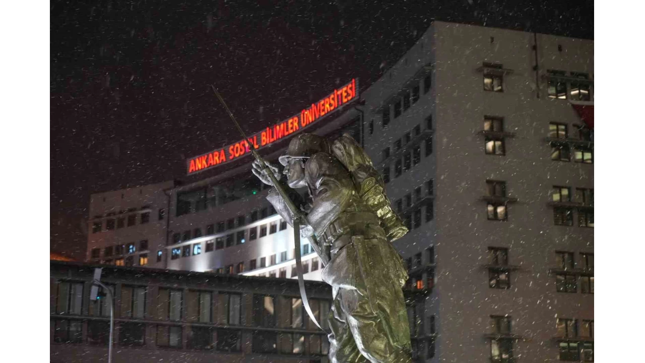 Ba�kentliler sahura karla uyand�