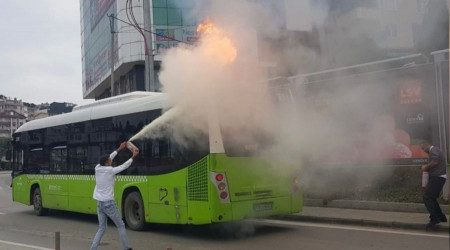 Belediye otobüsü bir anda alev aldı
