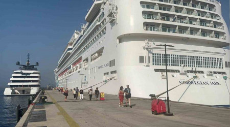 Bodrum'a 2 gemiyle 2 bin 231 yolcu geldi