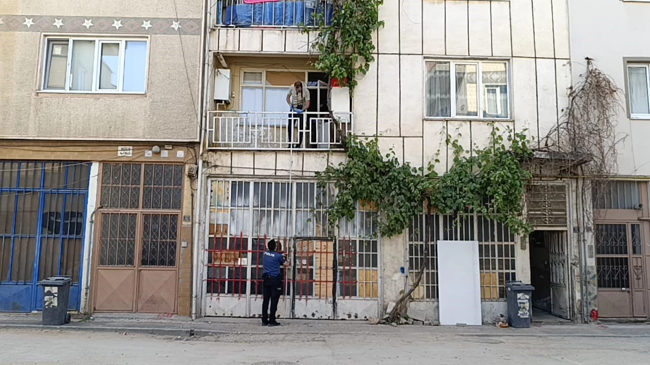 Bursa'da balkondan düşen çocuk ağır yaralandı