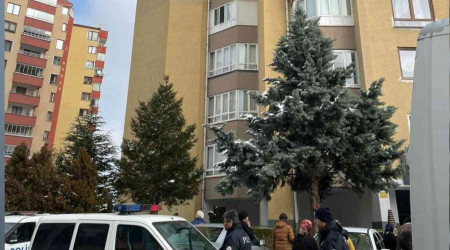 Cam silerken beton zemine düşen kadın hayatını kaybetti
