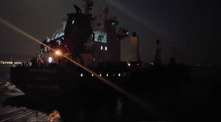 Çanakkale Boğazı'nda kargo gemisi arıza yaptı
