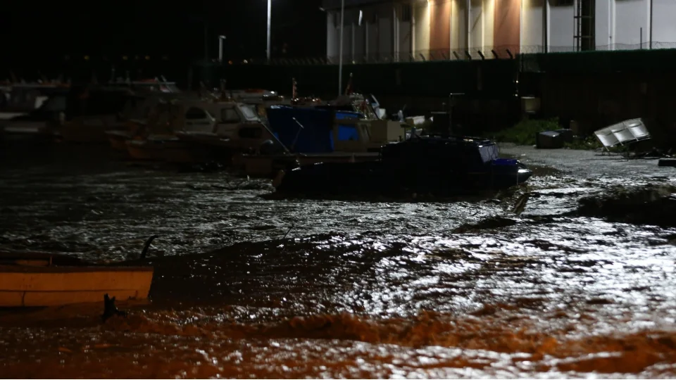 Çanakkale'de sağanak nedeniyle Kepez Çayı taştı, Sarıçay'ın debisi yükseldi