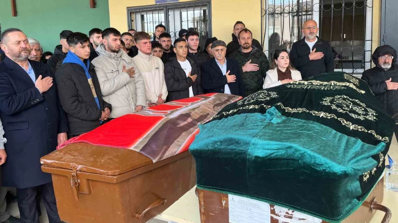 Çatıdan düşerek hayatını kaybeden baba-oğul defnedildi