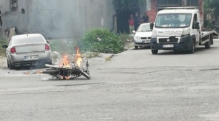 Ceza yazlmasna kzd motosikletini yakt