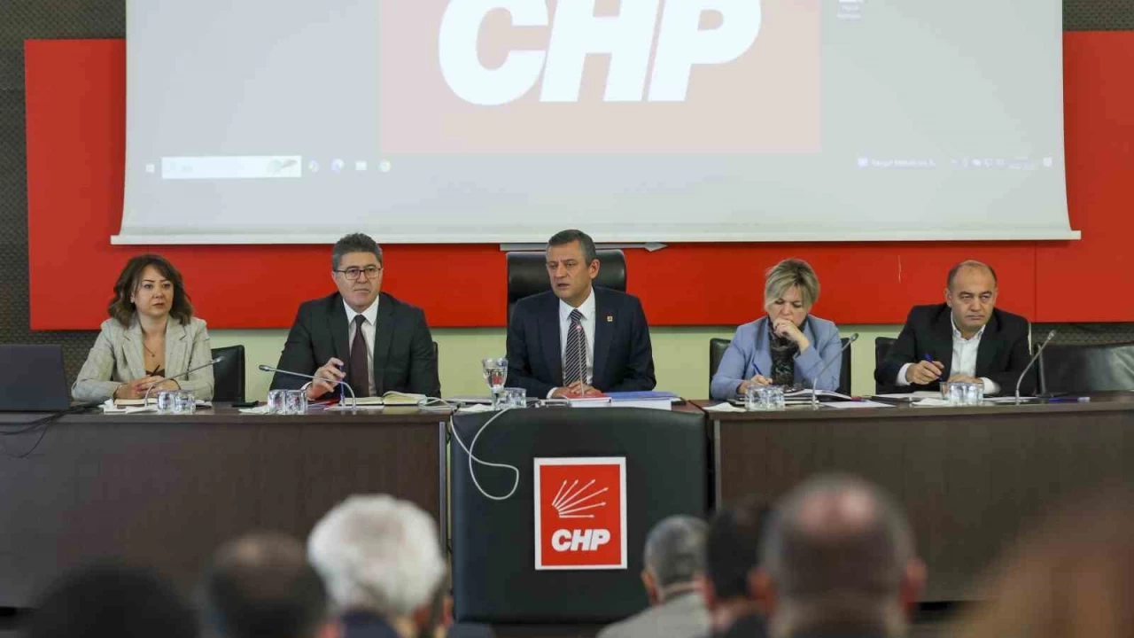 CHP Parti Meclisi'nde ön seçim için MYK'ya yetki verildi