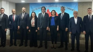 CHP'nin Ege'deki il başkanları İzmir'de bir araya geldi