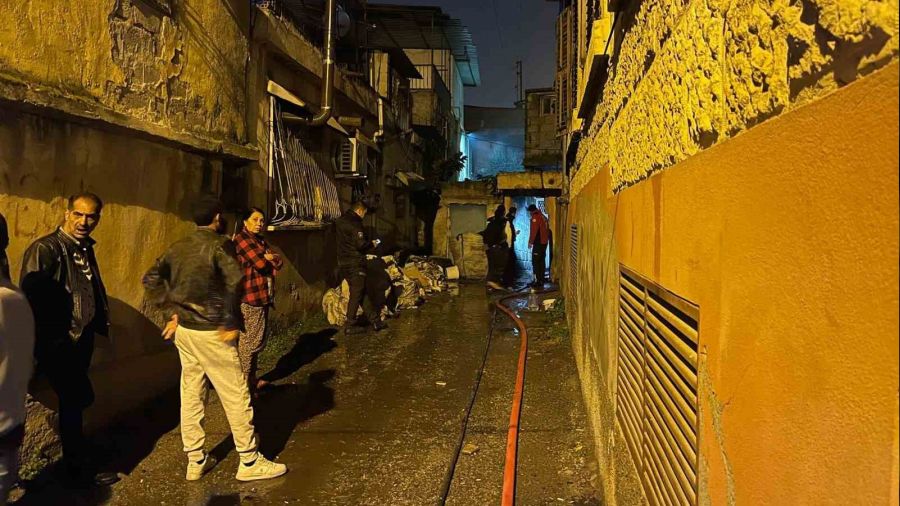 Çıkan yangında zemin kattaki 5 çocuğu itfaiye kurtardı