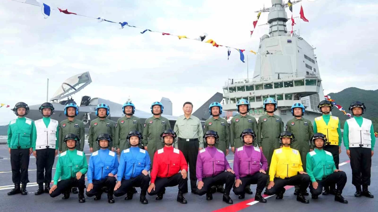 Çin en gelişmiş uçak gemisini hizmete aldı