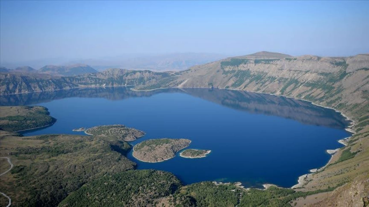 Dünyanın ikinci büyük krater gölünün Bitlis'te olduğunu biliyor muydunuz?