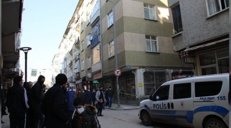 Elazığ'da orta hasarlı bir bina tahliye edildi