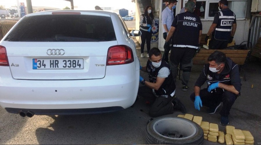 Emekli polisin aracından 61 kilo eroin çıktı