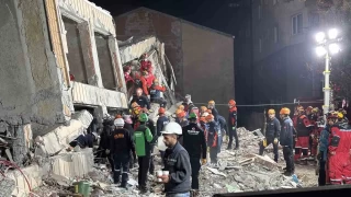 Enkaz başında anne ve baba aranıyor