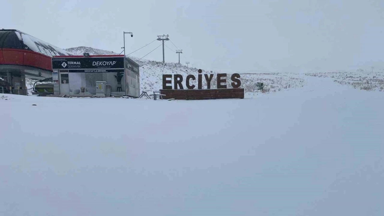 Erciyes gne beyaz rtyle uyand