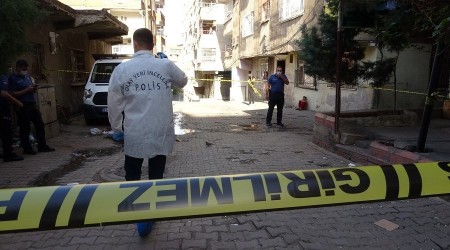 Eşi ve kayınvalidesini sokak ortasında vurdu