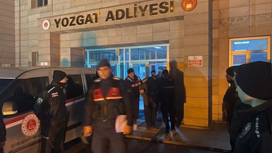 E�ine k�freden iki ki�iyi �ld�ren zanl� tutukland�