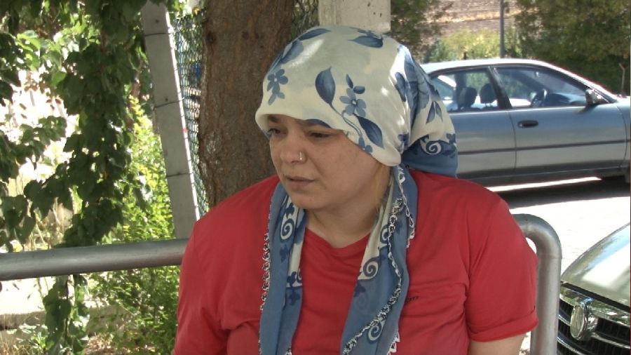 Ev sahibi evden att areyi boand kocasnn yanna gitmekte buldu
