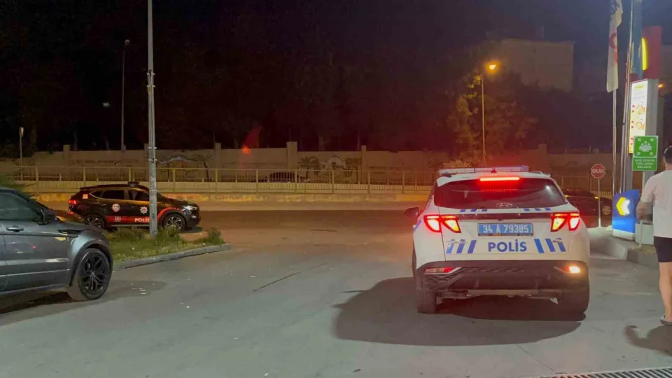 Eyüpsultan'da motosikletlilere silahlı saldırı: 3 yaralı