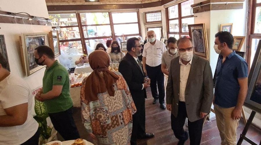 Fabrika i��isinden 25 eserle r�lyef sergisi