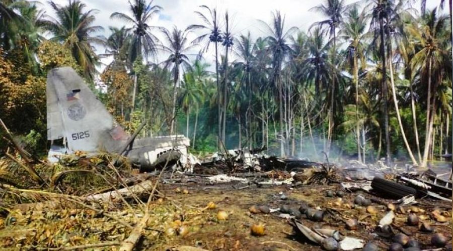 Filipinler'de askeri u�ak d��t�