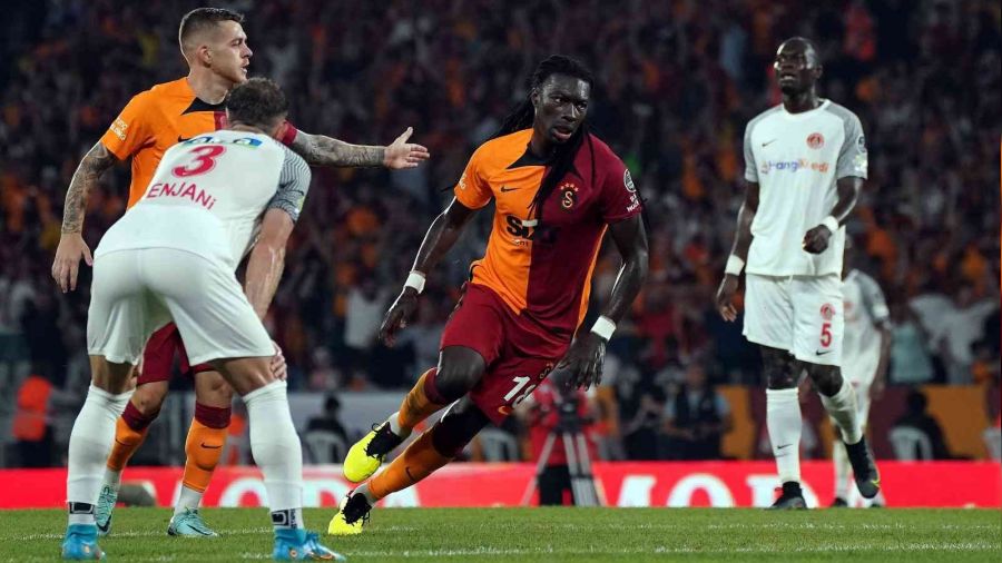 Galatasaray, yine son dakikalarda Gomis ile güldü