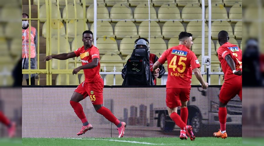 Galatasaray'a transferde rakip ��kt�