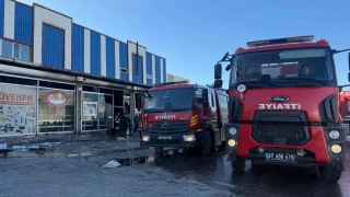 Gaziantep'te hrdavat malzemeleri satan i yerinde yangn