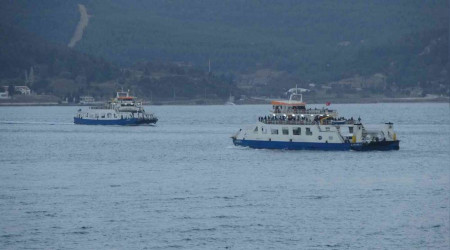 Gökçeada ve Bozcaada'ya yarınki feribot seferleri iptal edildi