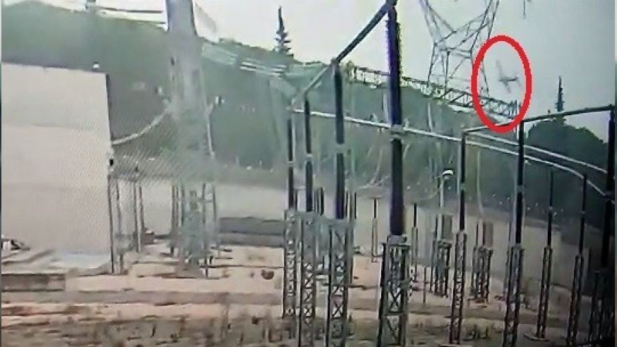 Gökyüzünde 380 bin voltla gelen ölüm
