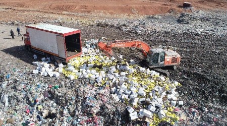 Gümrük kaçağı 5 ton çay böyle imha edildi