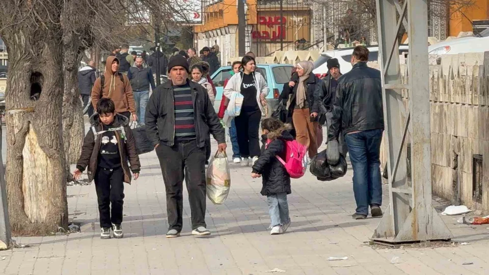 Halep'te siviller bombalar�n alt�nda tahliye ediliyor