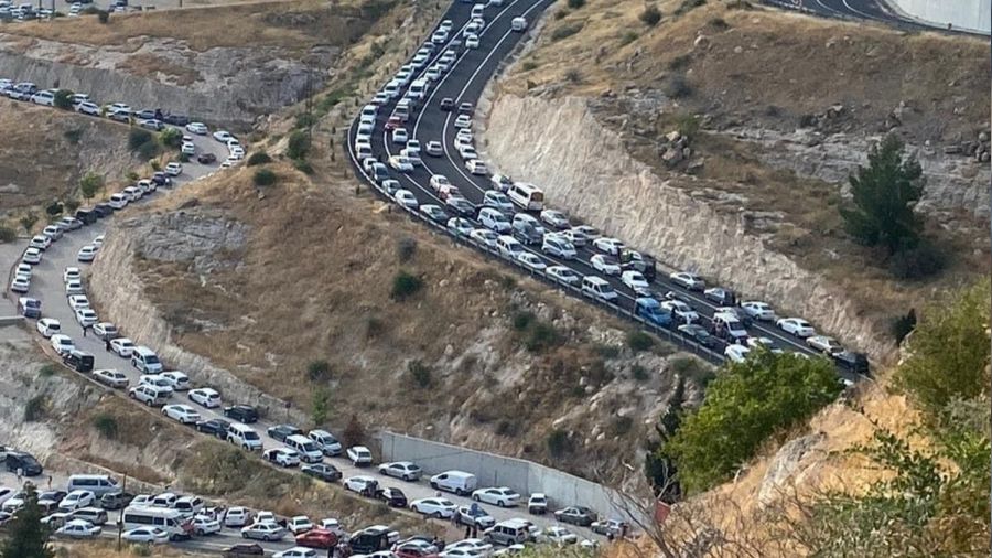 Halfeti'deki bayram yo�unlu�u Bodrum'u aratm�yor