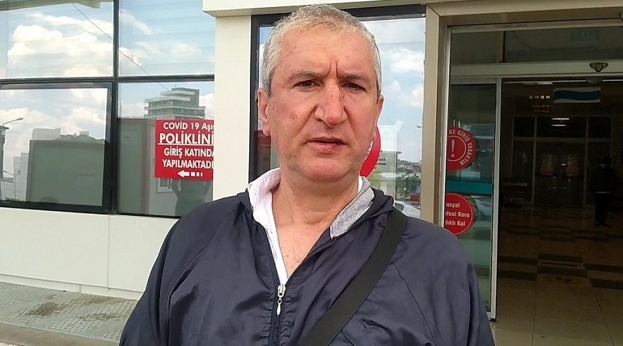Hasta yakını muayene sırasında doktora saldırdı