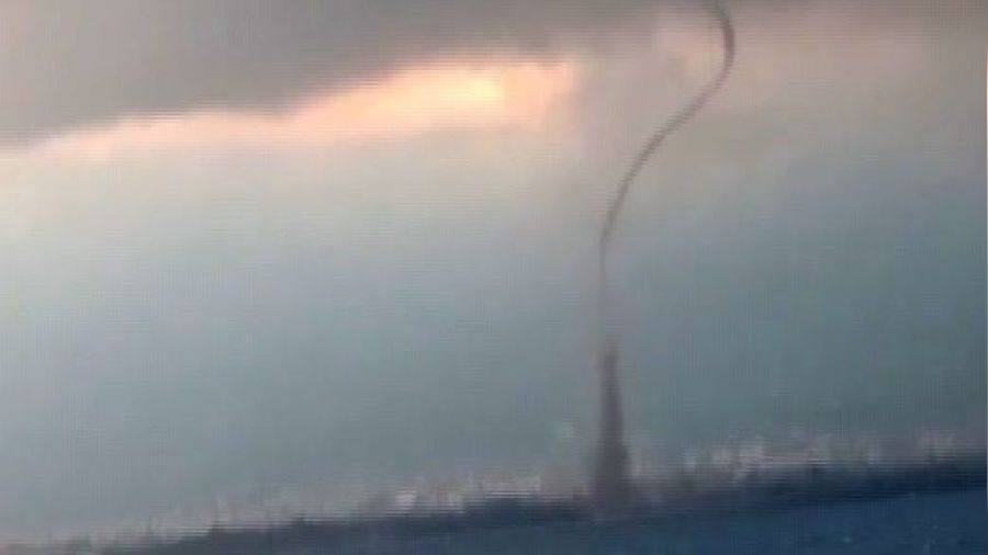 Hatay'da denizde hortum ��kt�