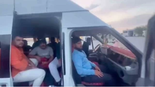 Hatay'da minibüs dolusu göçmen yakalandı