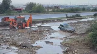 Heyelann kapatt otoyolda aralar mahsur kald