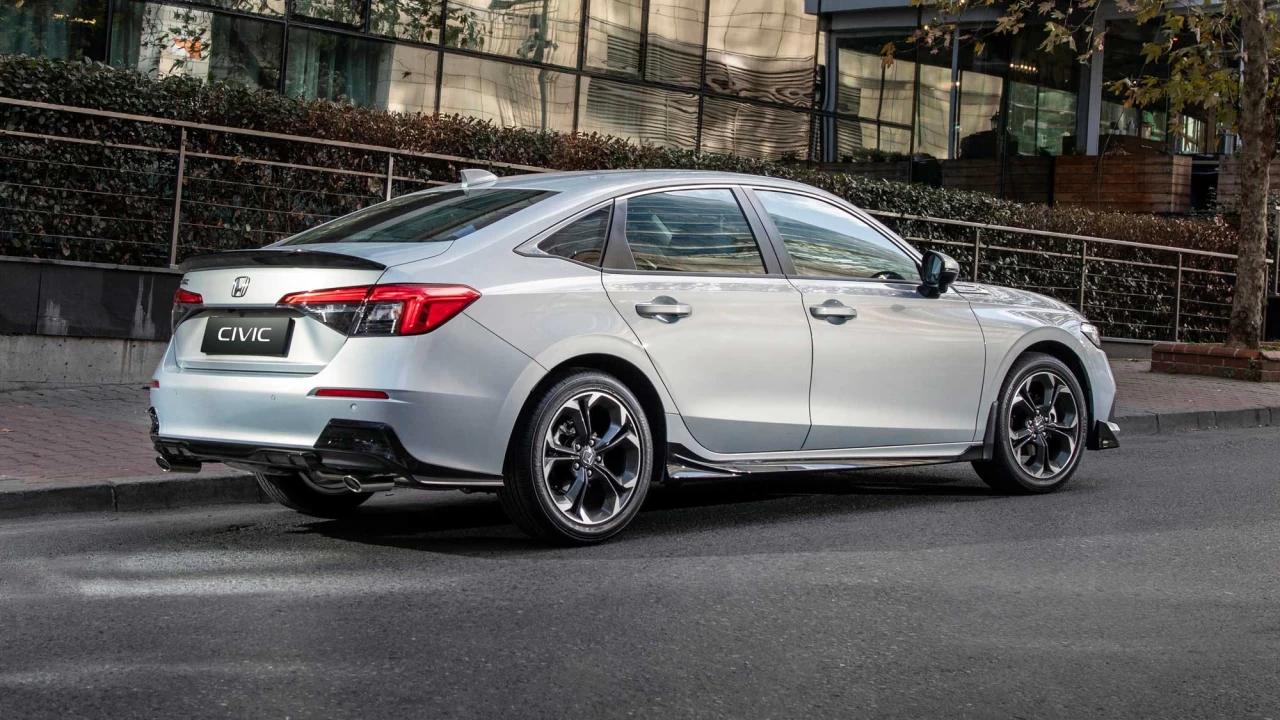 Honda'nın yenilenen Civic modeli satışa sunulacak