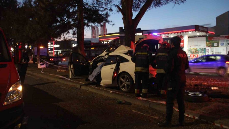 İftar saatinde feci kaza: Anne öldü, baba ve çocukları yaralandı