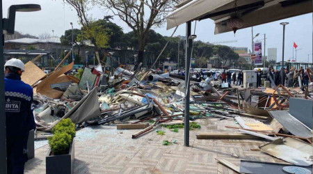 İmamoğlu dediğini yaptı, sahildeki kaçak kafe yıkıldı