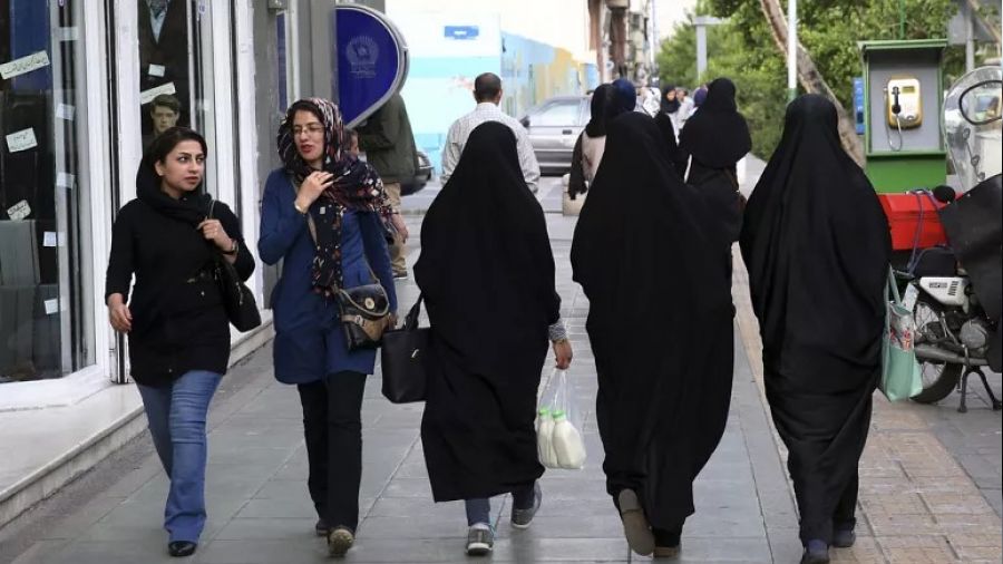 İran'da ahlak polisi geri döndü