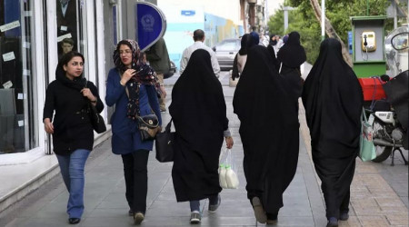 İran'da ahlak polisi geri döndü