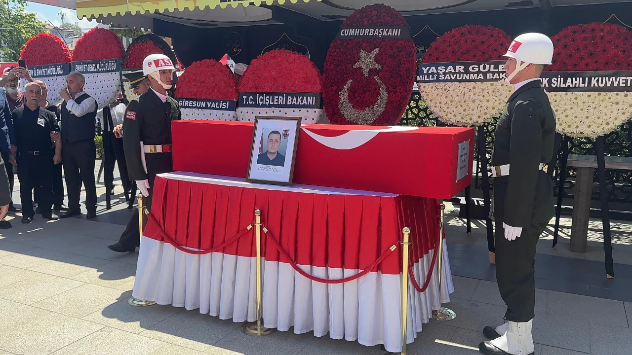 İskenderun'da şehit olan Er Semih Erdoğan, Giresun'da toprağa verildi
