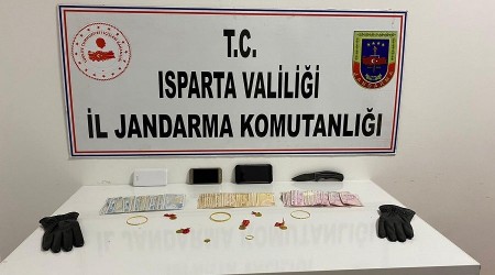 Isparta’da sahte jandarma komutanı "Jandarmanın Dedektiflerinden kaçamadı"