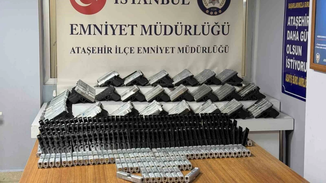 �stanbul'da 313 ruhsats�z tabanca ele ge�irildi