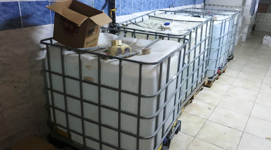 stanbul'da 6 ton etil alkol ele geirildi 